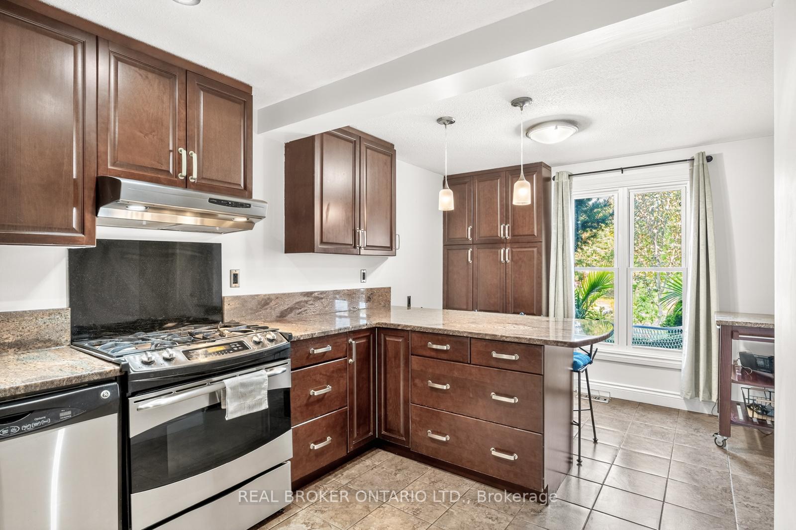 Photo 10 of 148 Burnett's Grove Circle, Ottawa, Barrhaven - Pheasant Run — HOMEH