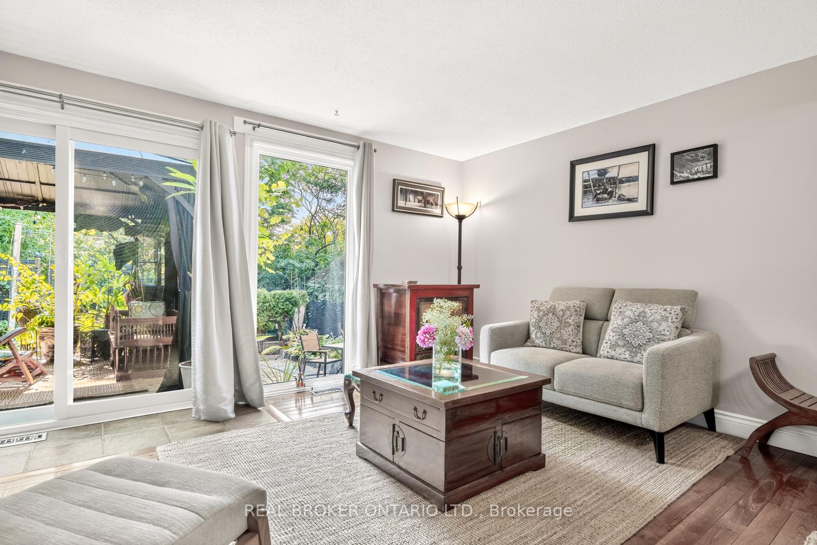 Photo 18 of 148 Burnett's Grove Circle, Ottawa, Barrhaven - Pheasant Run — HOMEH