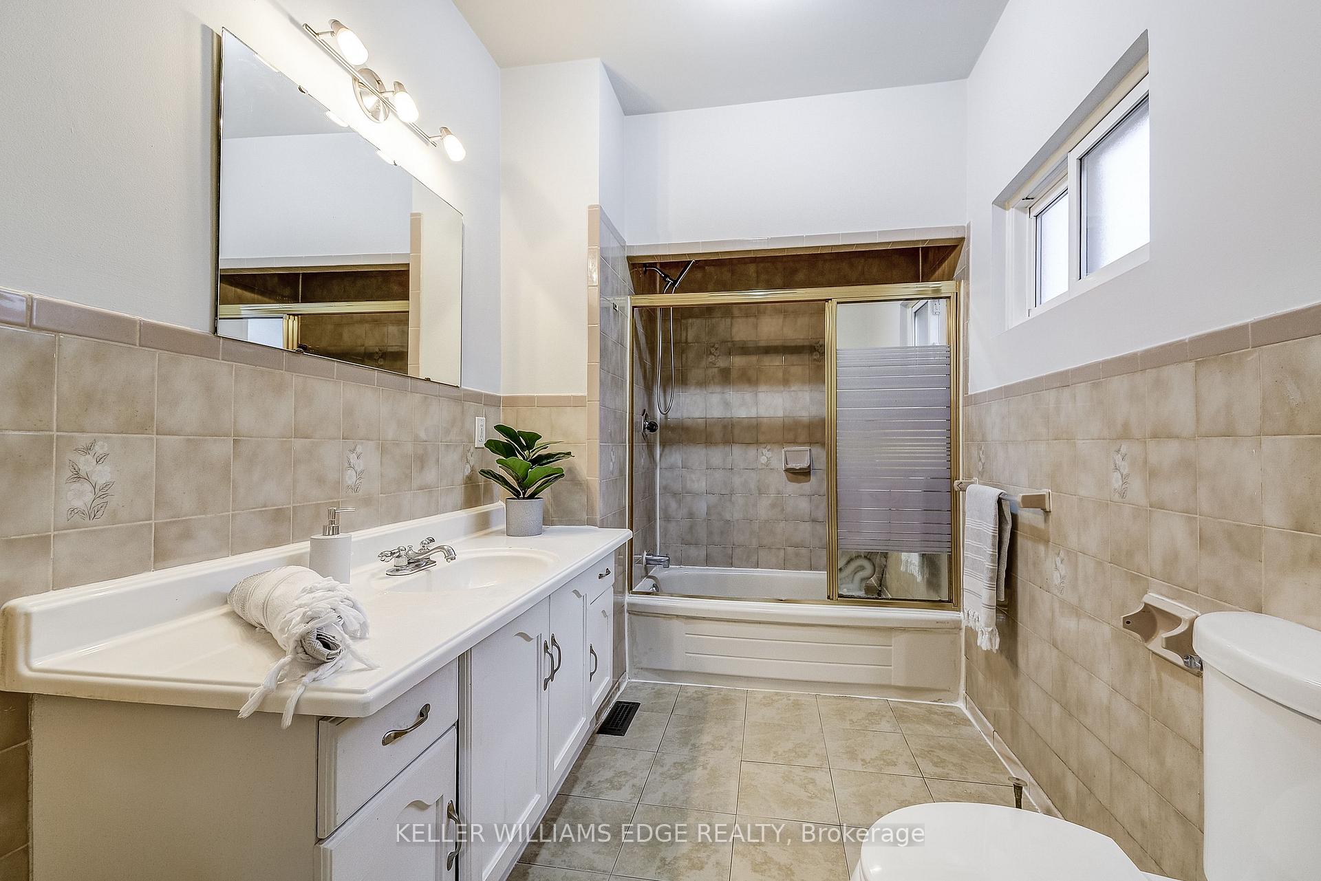 Photo 19 of 235 Emerald Street N, Hamilton, Landsdale — HOMEH
