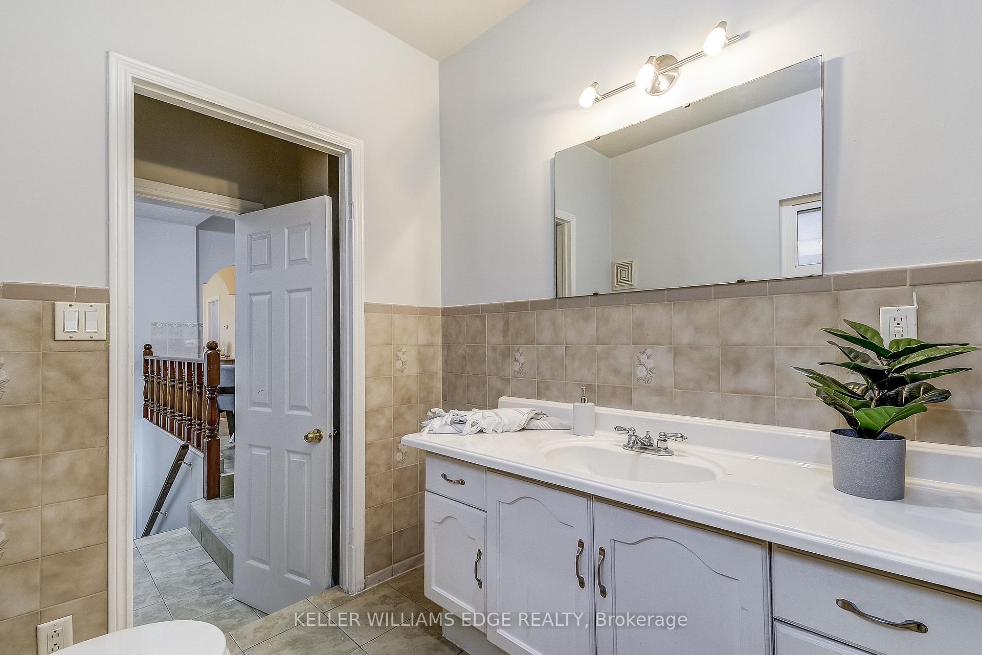 Photo 20 of 235 Emerald Street N, Hamilton, Landsdale — HOMEH