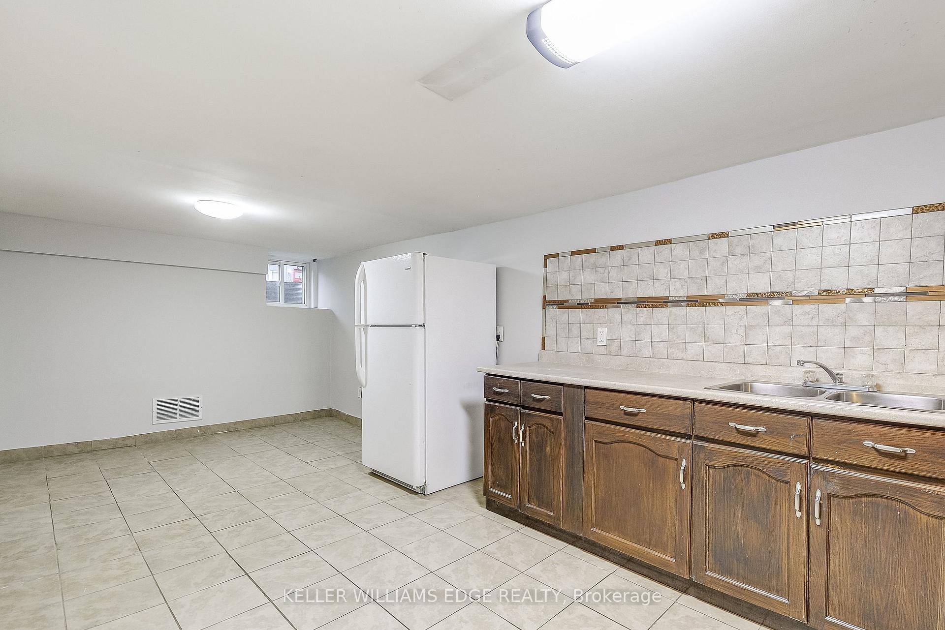 Photo 23 of 235 Emerald Street N, Hamilton, Landsdale — HOMEH