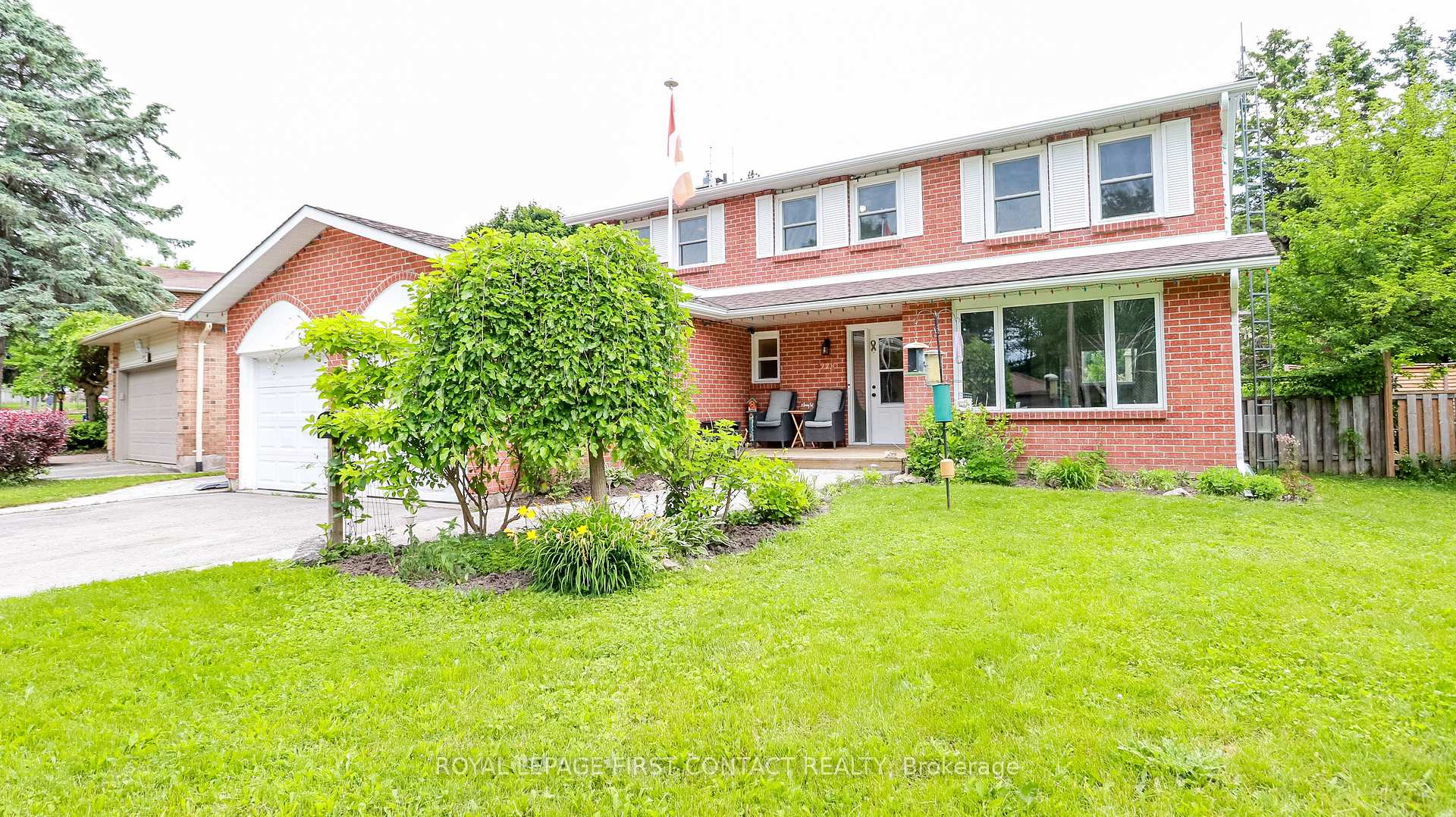 Photo 2 of 228 Browning Trail, Barrie, Letitia Heights — HOMEH
