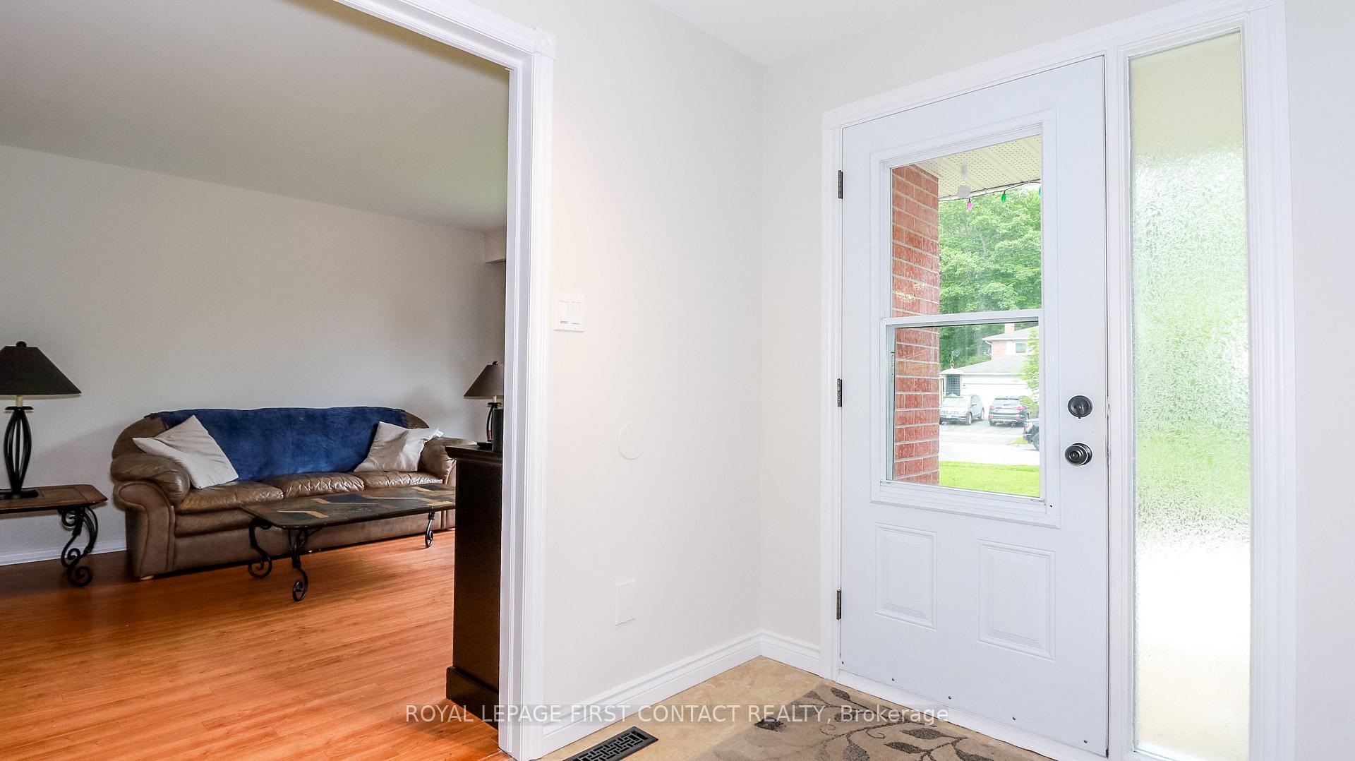 Photo 7 of 228 Browning Trail, Barrie, Letitia Heights — HOMEH