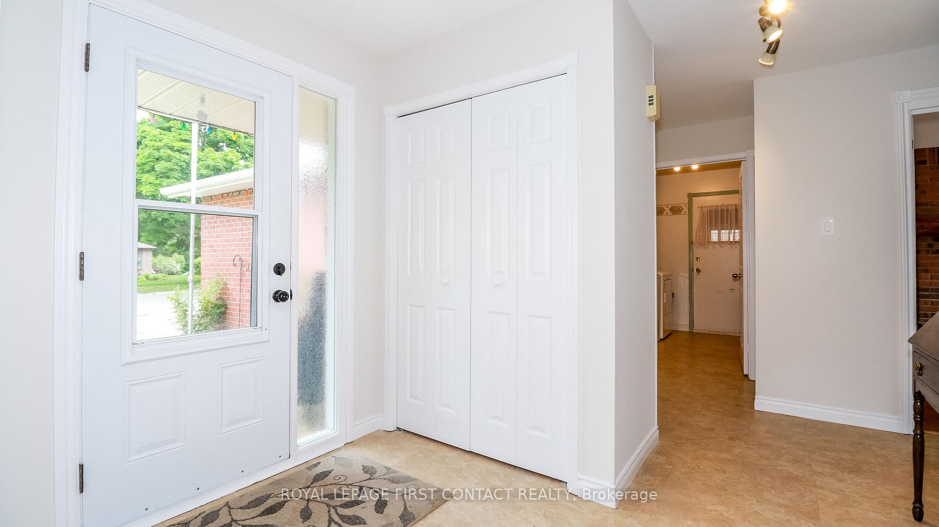 Photo 8 of 228 Browning Trail, Barrie, Letitia Heights — HOMEH