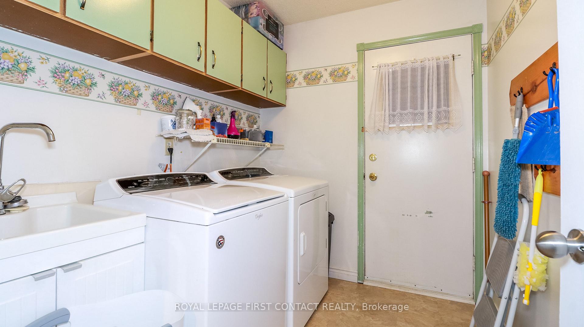 Photo 9 of 228 Browning Trail, Barrie, Letitia Heights — HOMEH