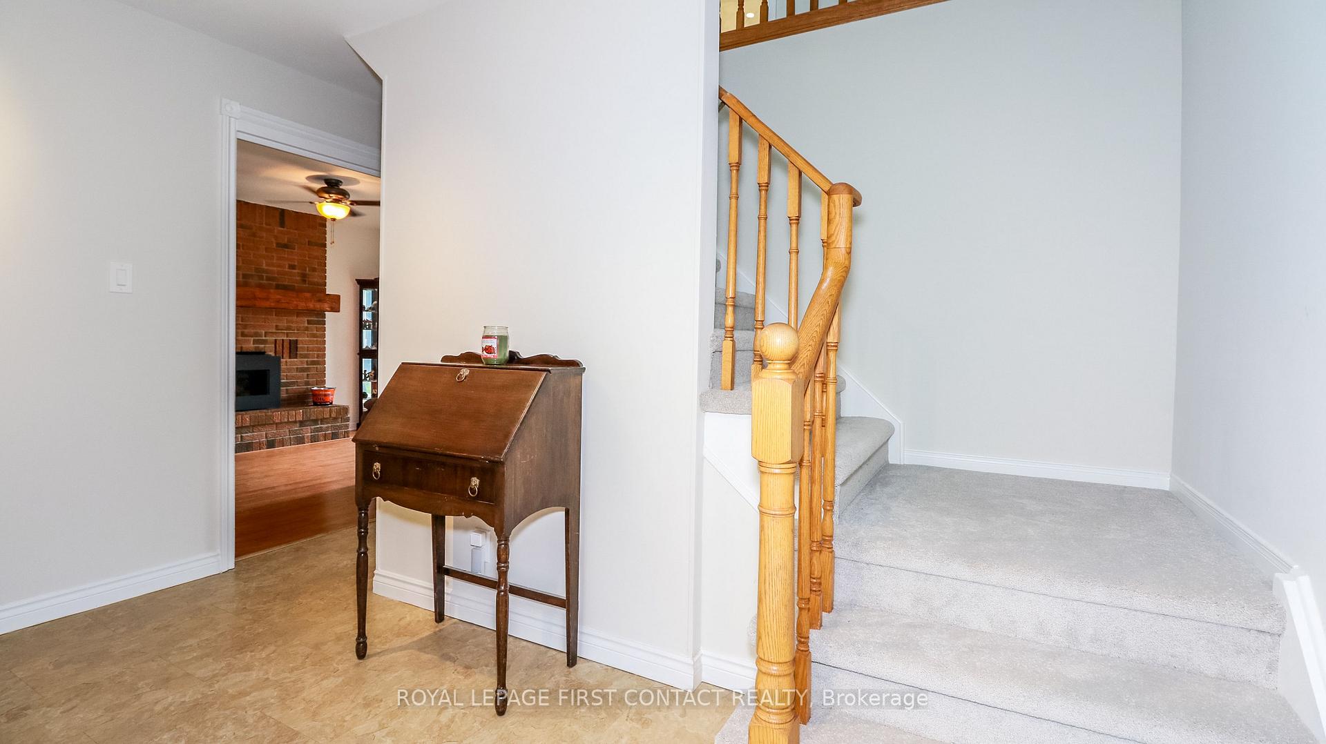 Photo 10 of 228 Browning Trail, Barrie, Letitia Heights — HOMEH