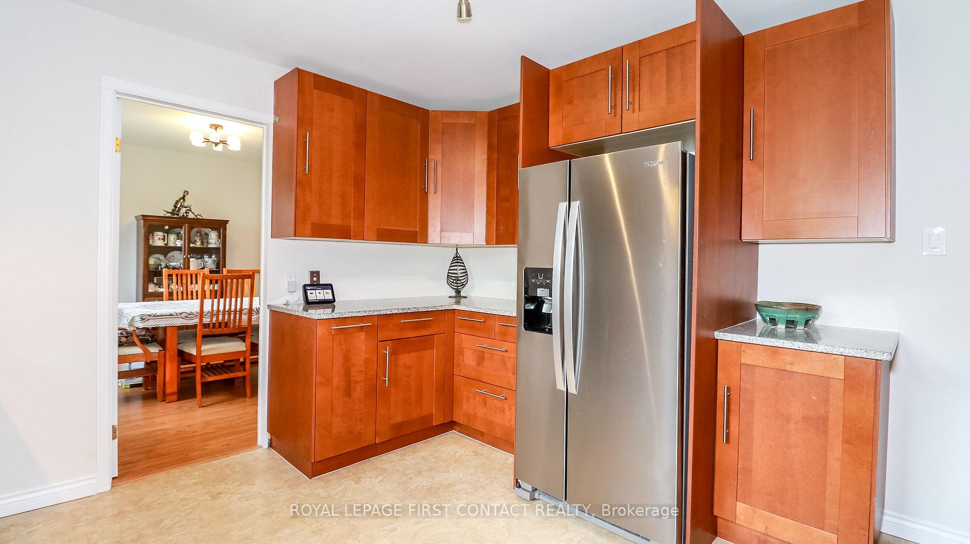 Photo 16 of 228 Browning Trail, Barrie, Letitia Heights — HOMEH