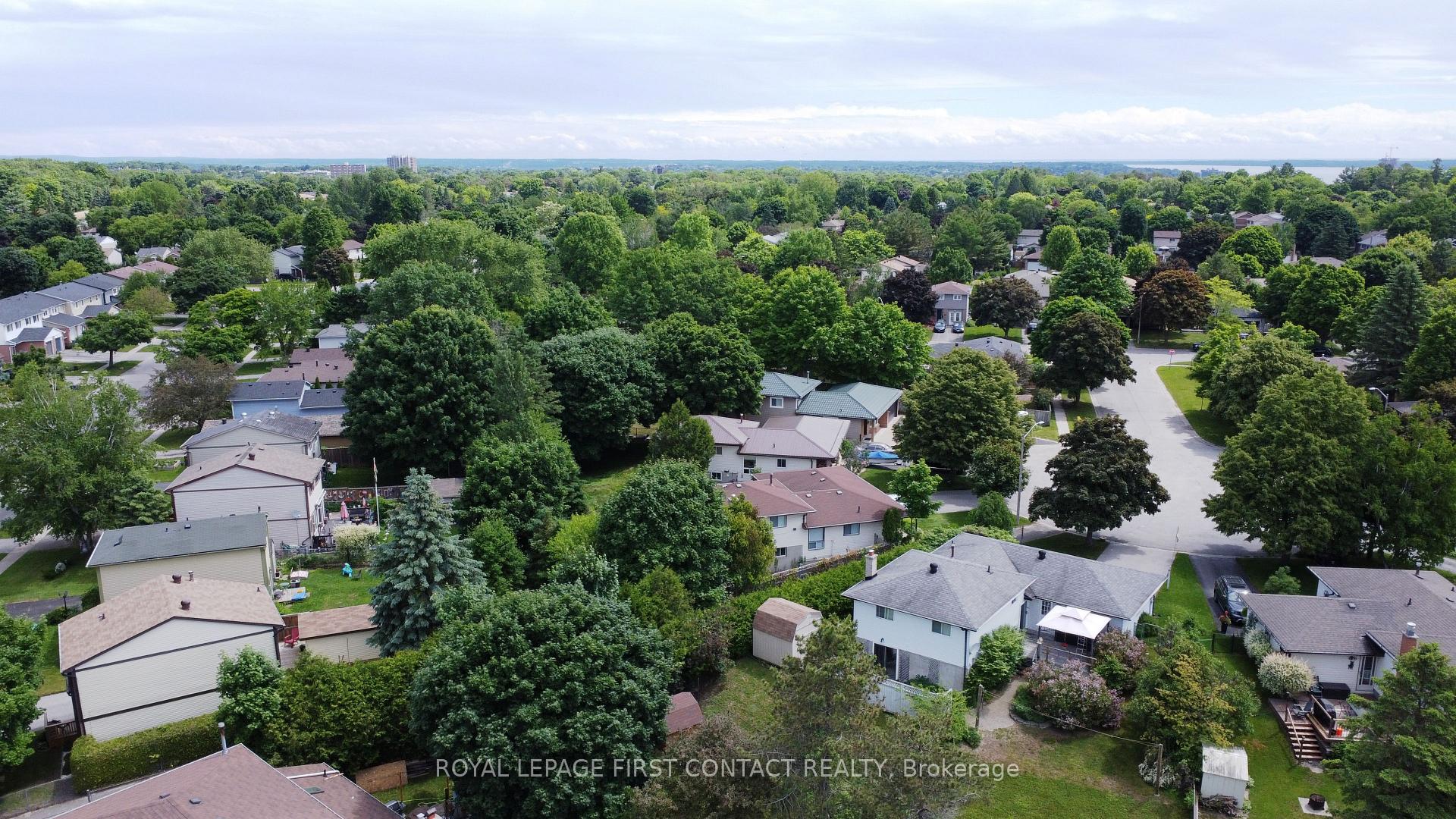 Photo 43 of 228 Browning Trail, Barrie, Letitia Heights — HOMEH