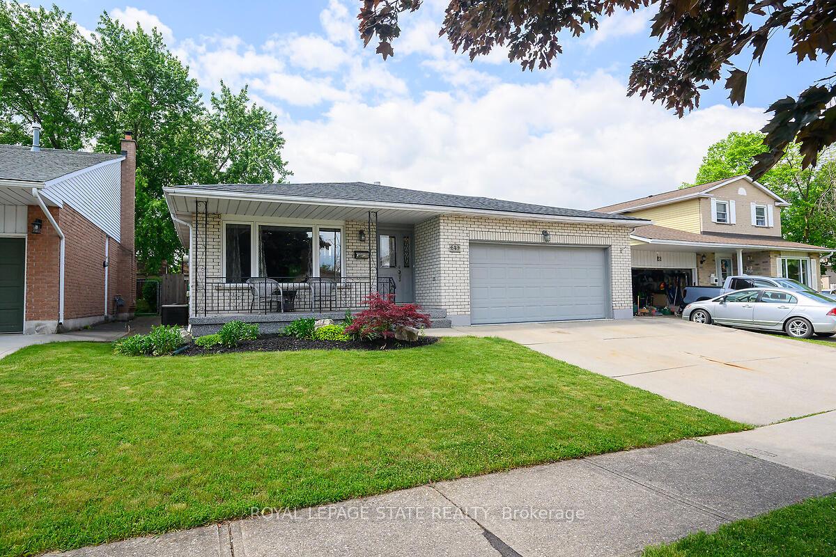 Photo 1 of 4 Bing Crescent, Hamilton, Stoney Creek — HOMEH