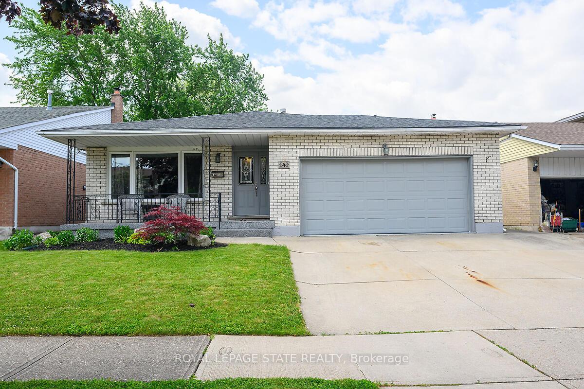 Photo 2 of 4 Bing Crescent, Hamilton, Stoney Creek — HOMEH