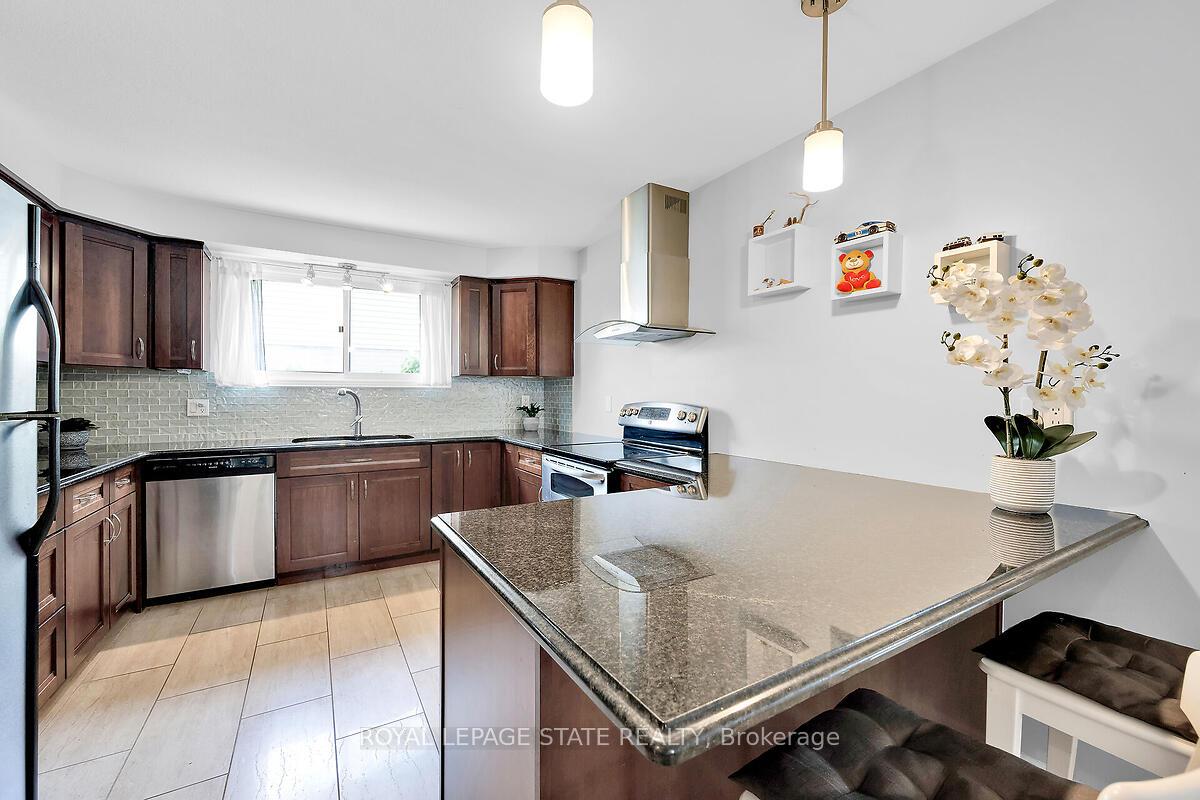Photo 10 of 4 Bing Crescent, Hamilton, Stoney Creek — HOMEH