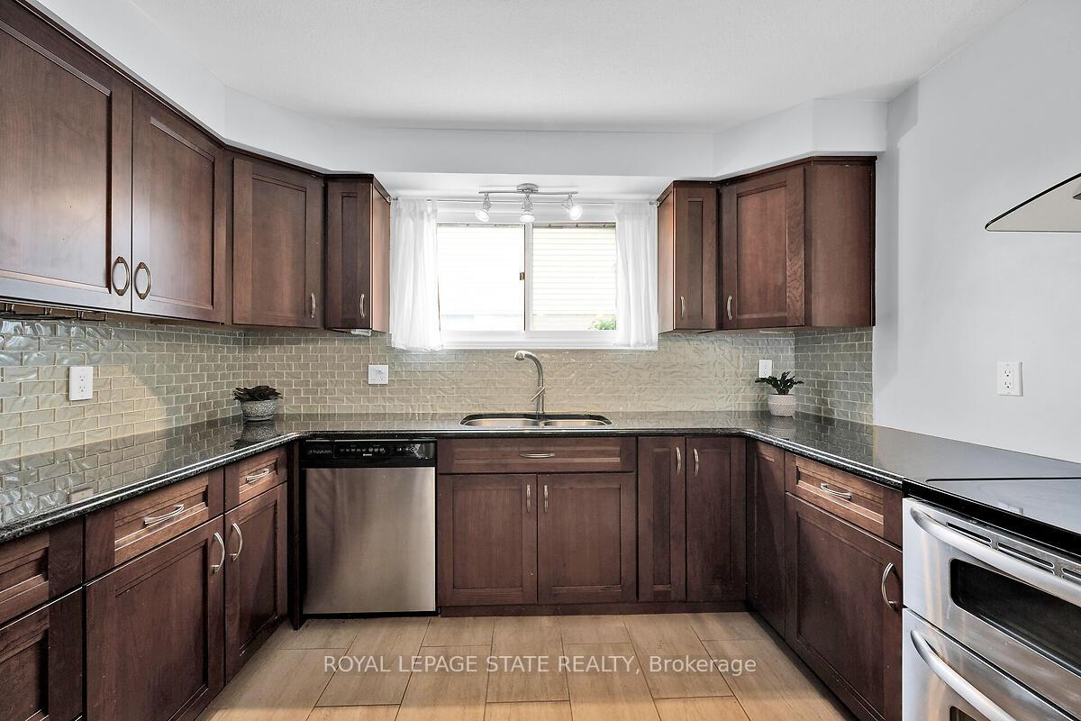 Photo 11 of 4 Bing Crescent, Hamilton, Stoney Creek — HOMEH