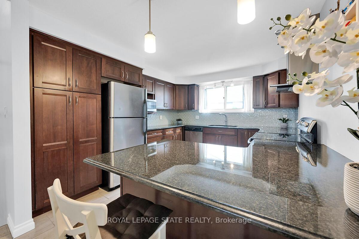 Photo 12 of 4 Bing Crescent, Hamilton, Stoney Creek — HOMEH