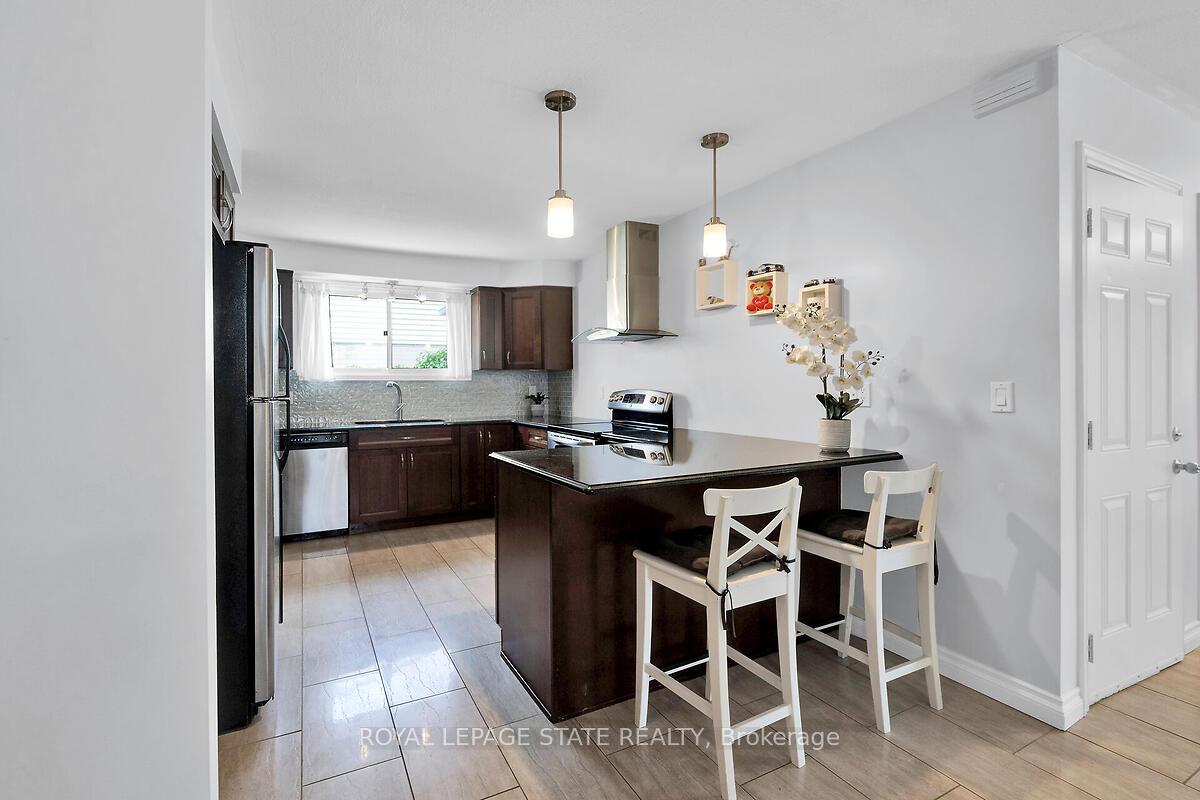 Photo 13 of 4 Bing Crescent, Hamilton, Stoney Creek — HOMEH