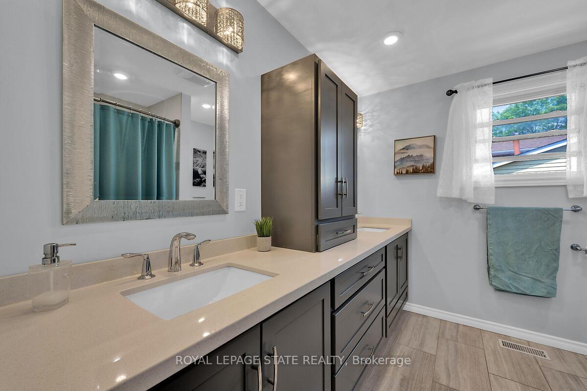 Photo 15 of 4 Bing Crescent, Hamilton, Stoney Creek — HOMEH