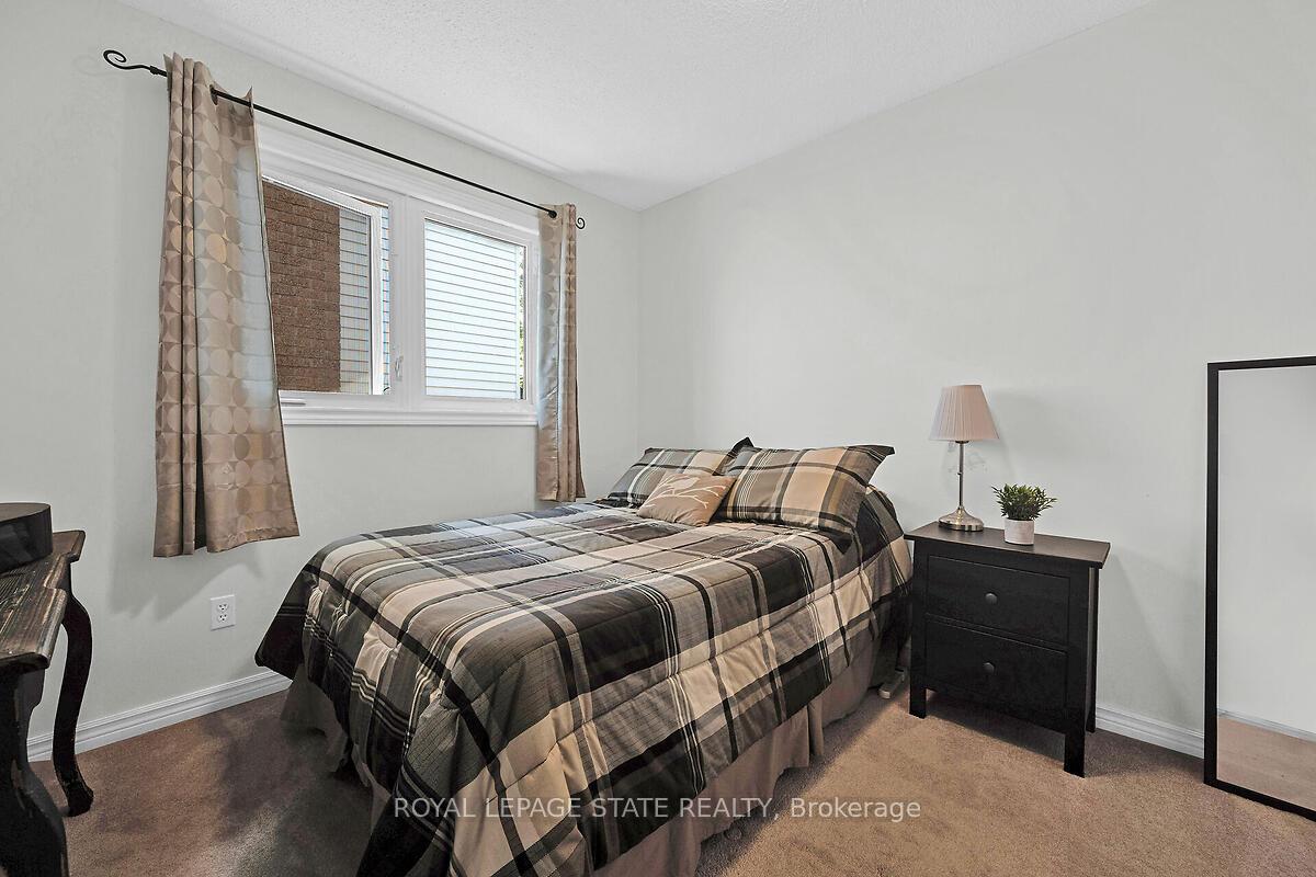 Photo 18 of 4 Bing Crescent, Hamilton, Stoney Creek — HOMEH