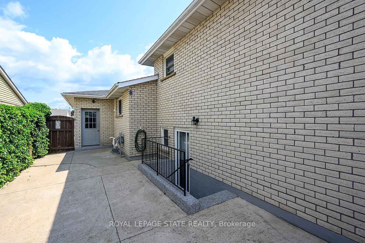 Photo 20 of 4 Bing Crescent, Hamilton, Stoney Creek — HOMEH