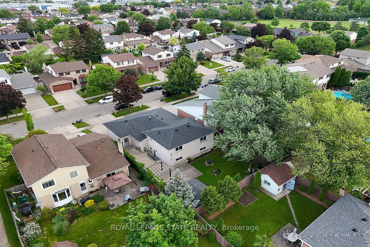 Photo 41 of 4 Bing Crescent, Hamilton, Stoney Creek — HOMEH