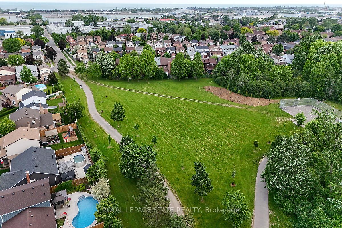 Photo 42 of 4 Bing Crescent, Hamilton, Stoney Creek — HOMEH