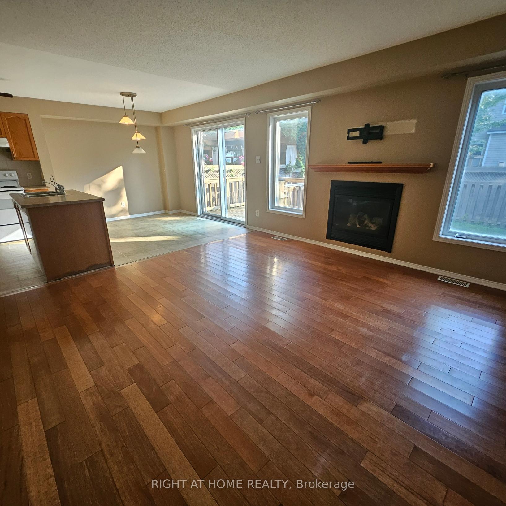 Photo 4 of 74 Sunvale Way, Ottawa, Barrhaven East — HOMEH
