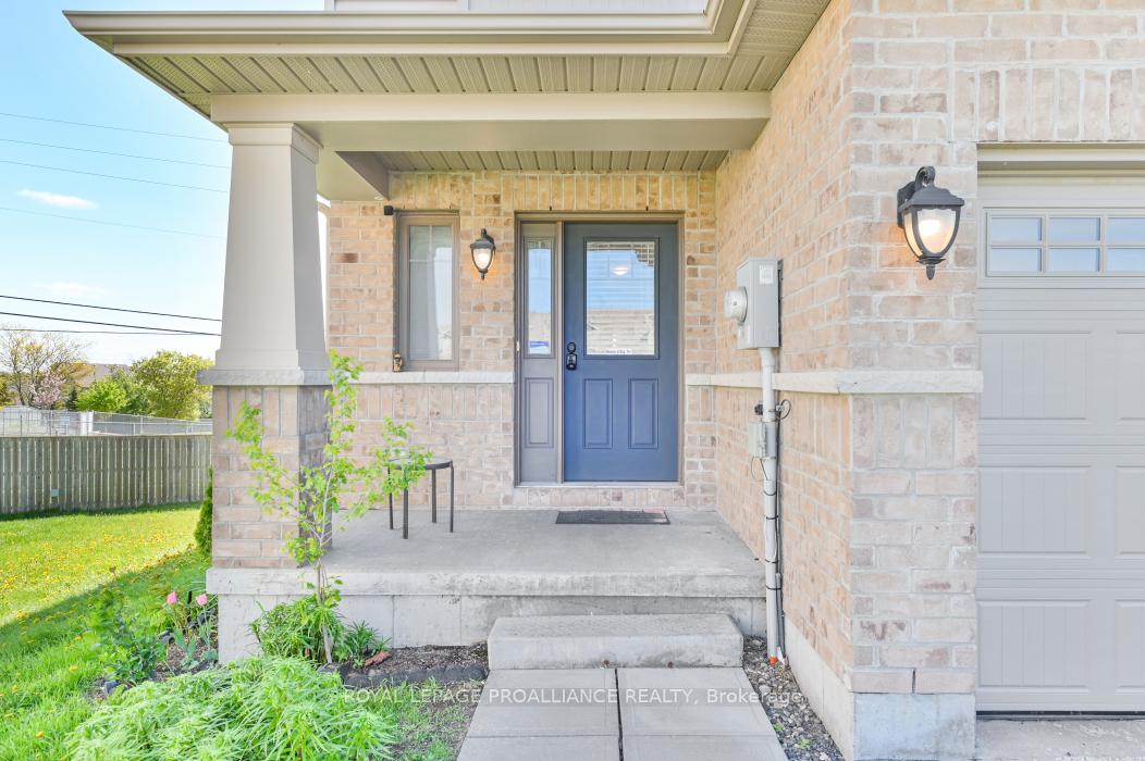Photo 4 of 35 Mountain Ash Drive, Belleville, Thurlow Ward — HOMEH