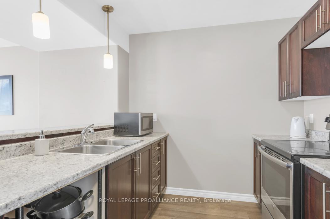 Photo 12 of 35 Mountain Ash Drive, Belleville, Thurlow Ward — HOMEH