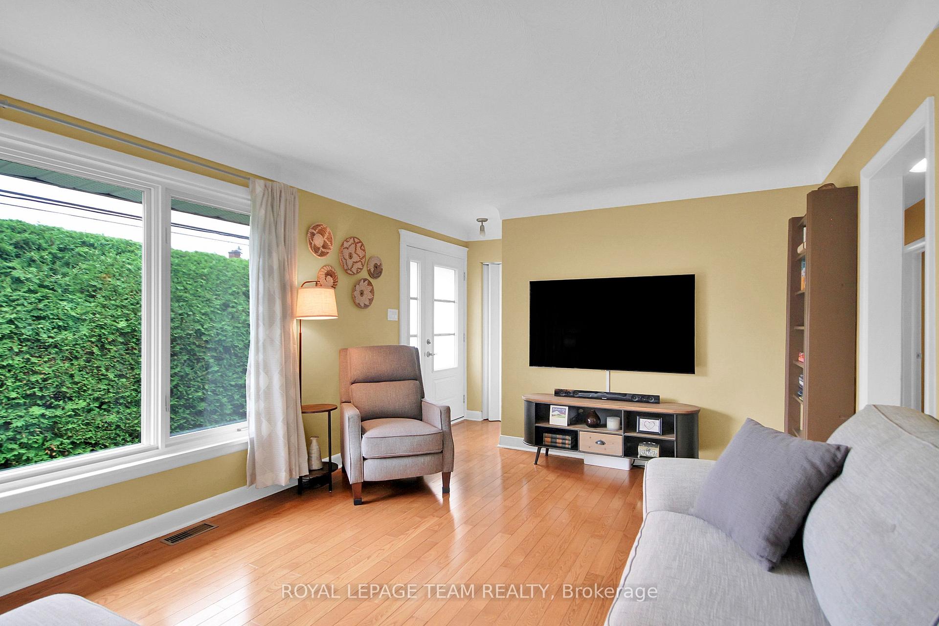 Photo 10 of 1460 Raven Avenue, Ottawa, Carlington — HOMEH