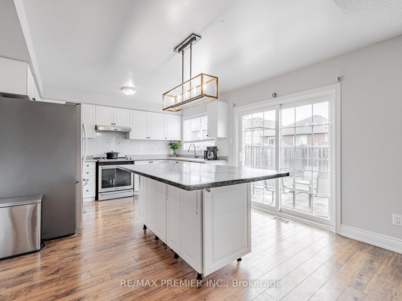 Photo 4 of 118 Tunbridge Road, Barrie, Georgian Drive — HOMEH
