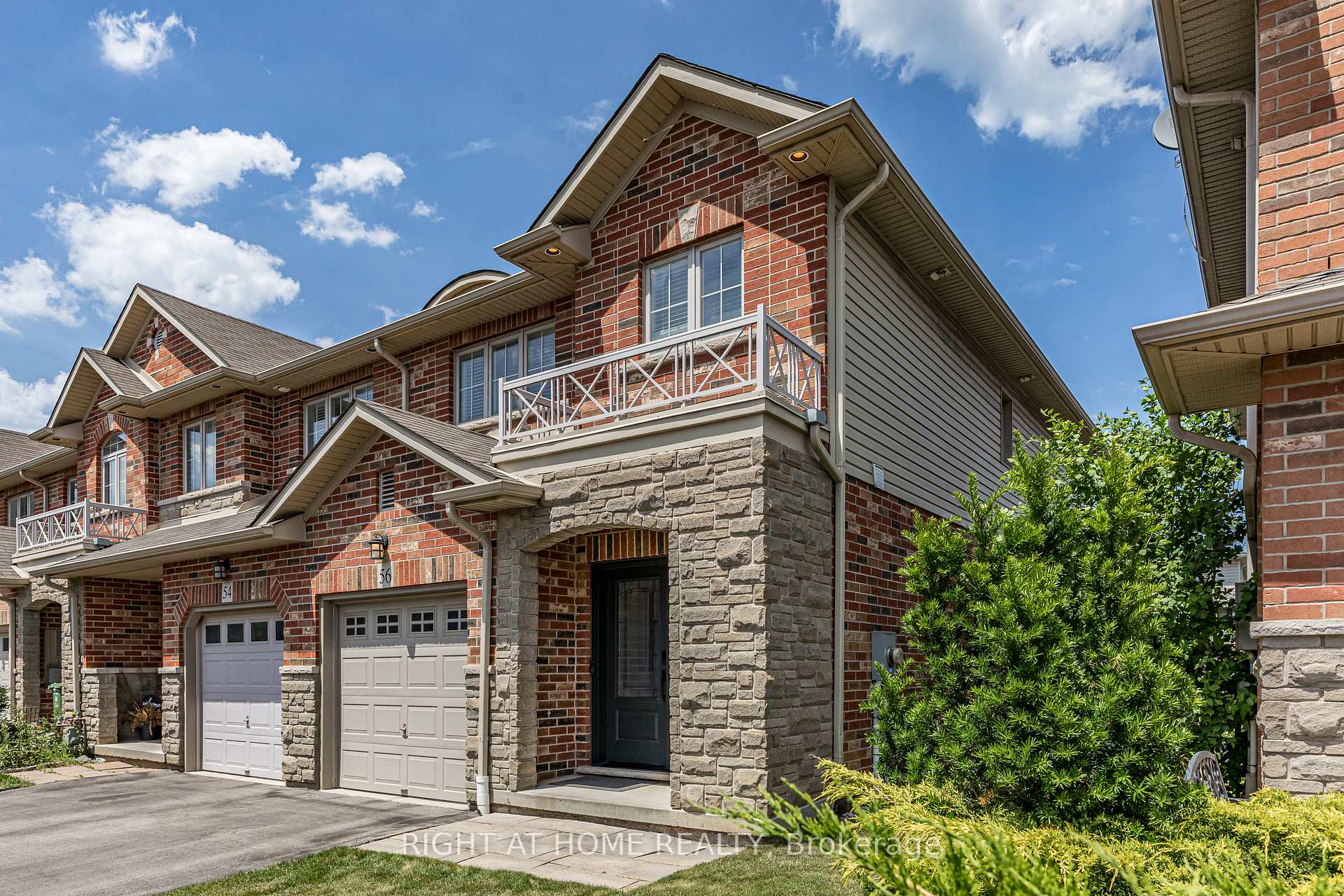Photo 2 of 56 Marina Point Crescent, Hamilton, Stoney Creek — HOMEH