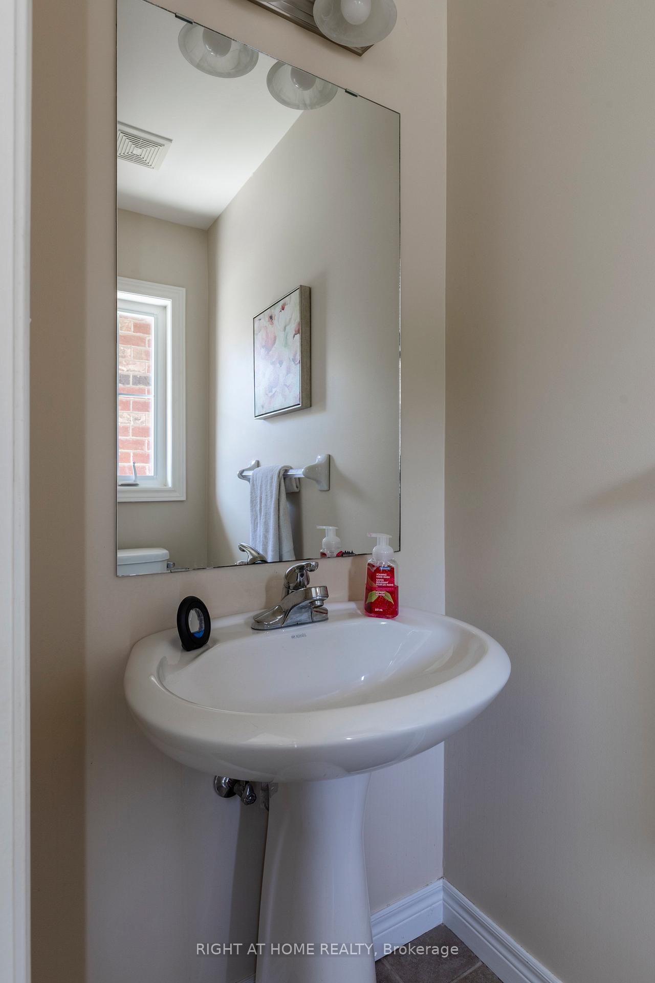 Photo 6 of 56 Marina Point Crescent, Hamilton, Stoney Creek — HOMEH
