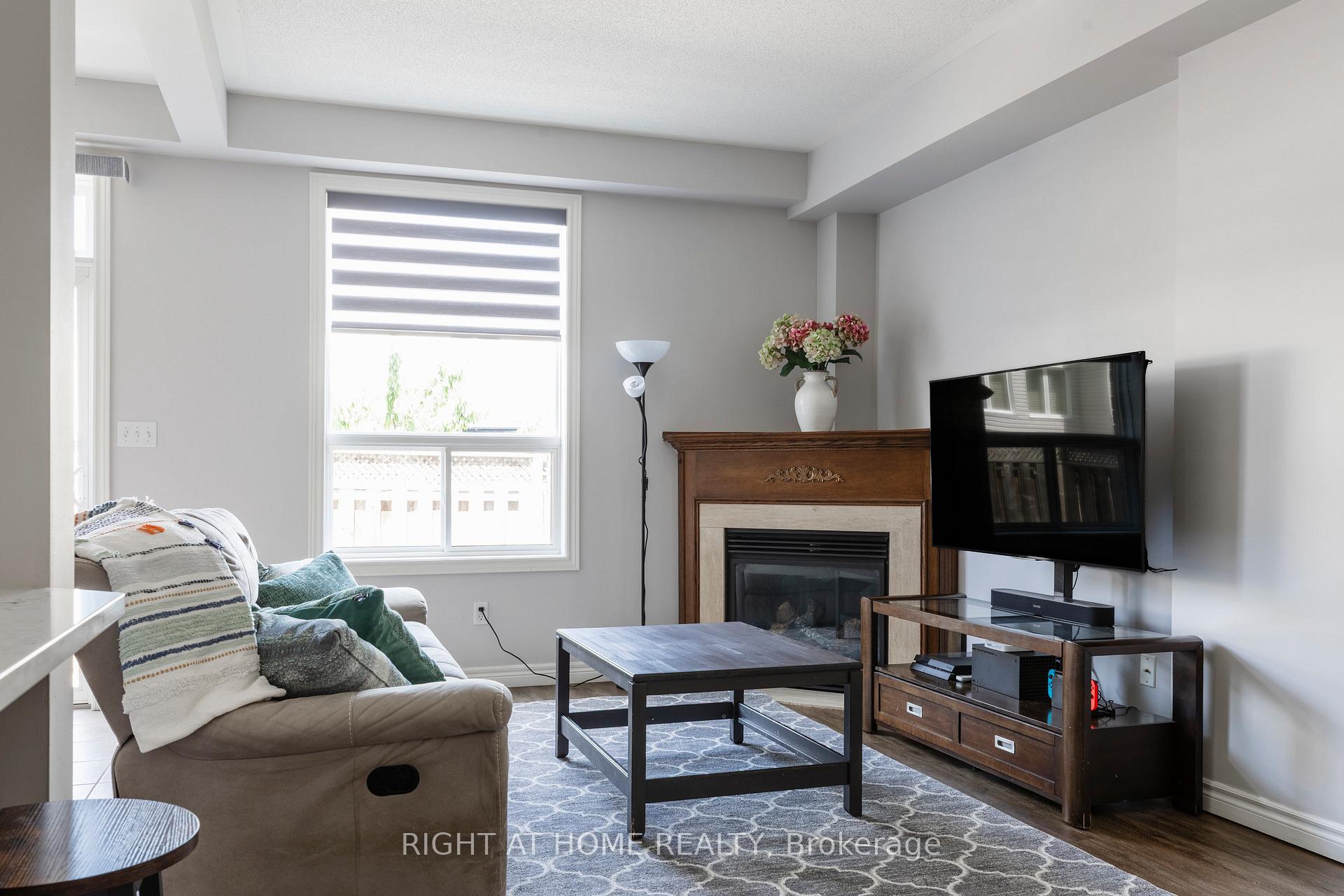Photo 8 of 56 Marina Point Crescent, Hamilton, Stoney Creek — HOMEH