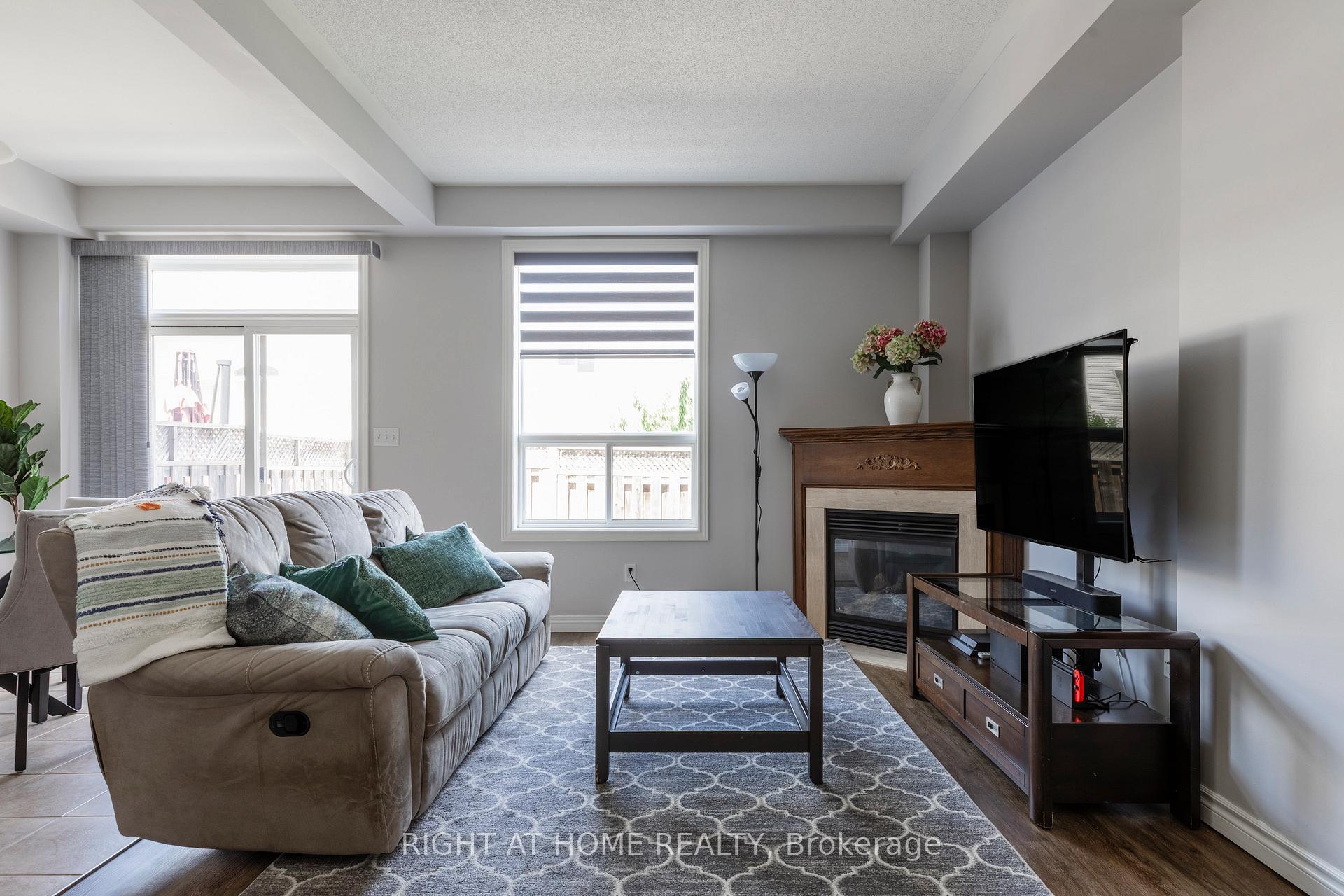 Photo 9 of 56 Marina Point Crescent, Hamilton, Stoney Creek — HOMEH