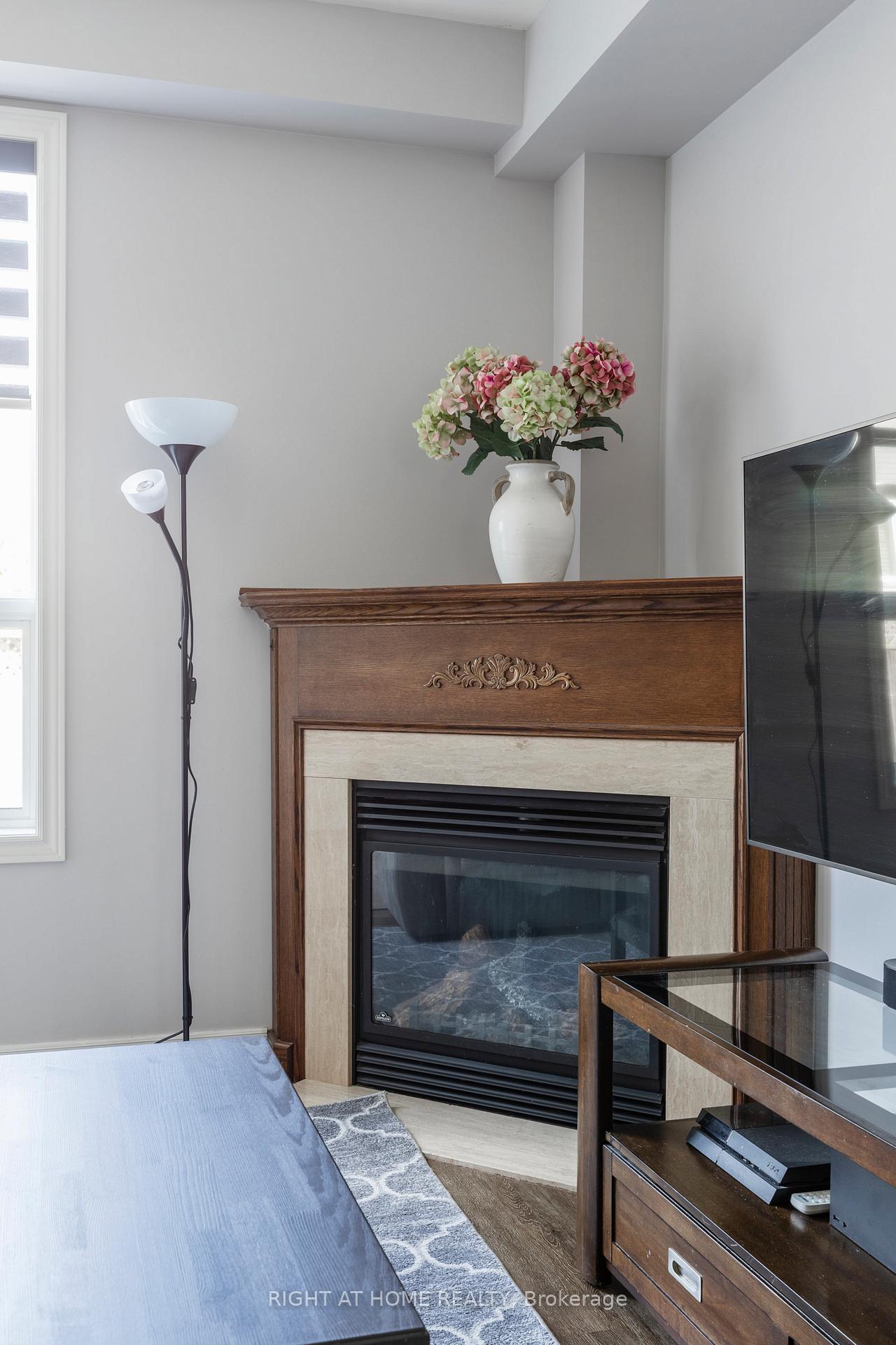 Photo 10 of 56 Marina Point Crescent, Hamilton, Stoney Creek — HOMEH