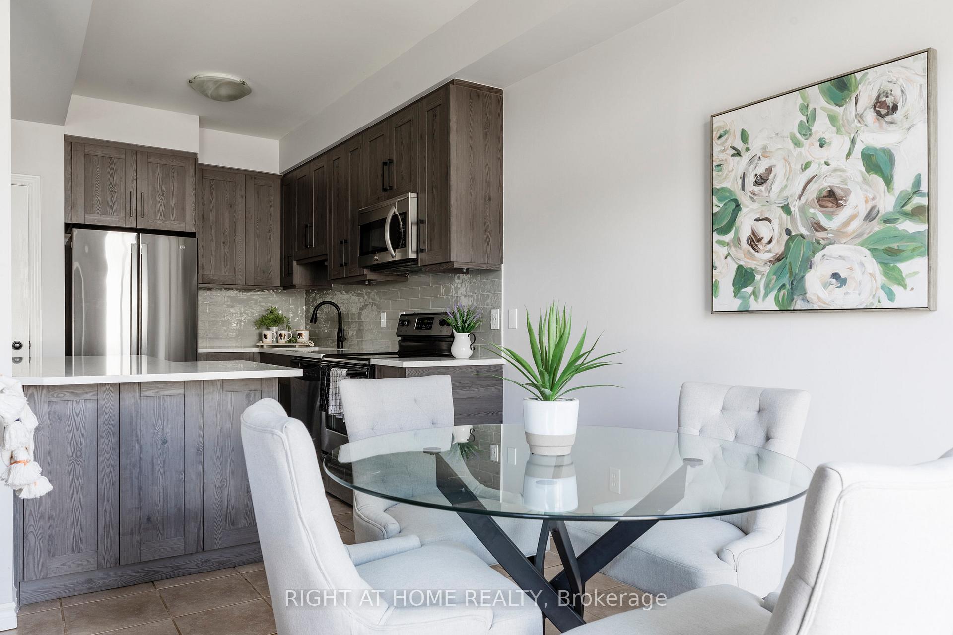 Photo 17 of 56 Marina Point Crescent, Hamilton, Stoney Creek — HOMEH