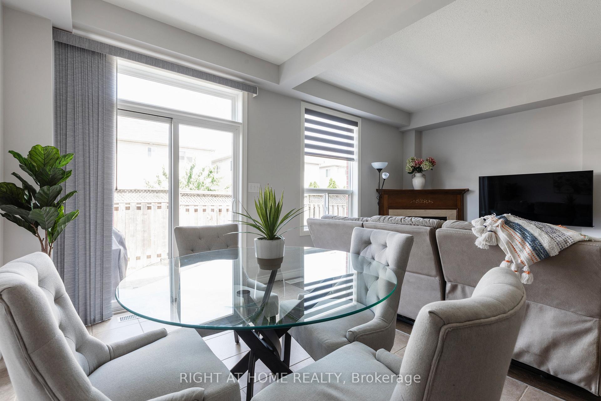 Photo 18 of 56 Marina Point Crescent, Hamilton, Stoney Creek — HOMEH