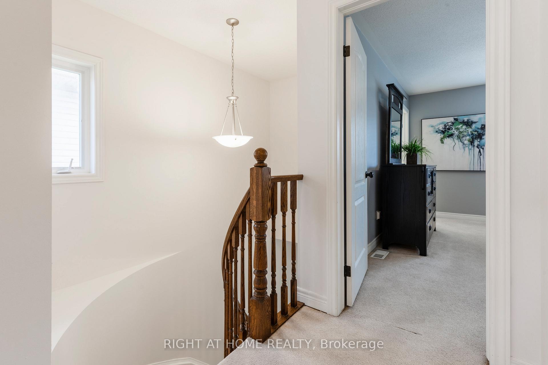 Photo 26 of 56 Marina Point Crescent, Hamilton, Stoney Creek — HOMEH