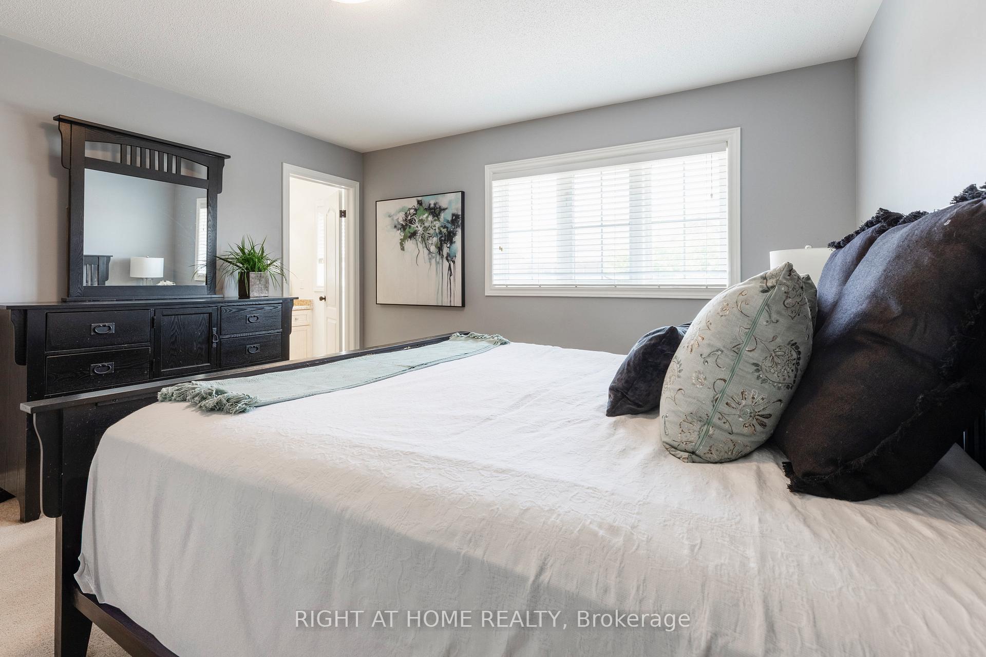 Photo 29 of 56 Marina Point Crescent, Hamilton, Stoney Creek — HOMEH