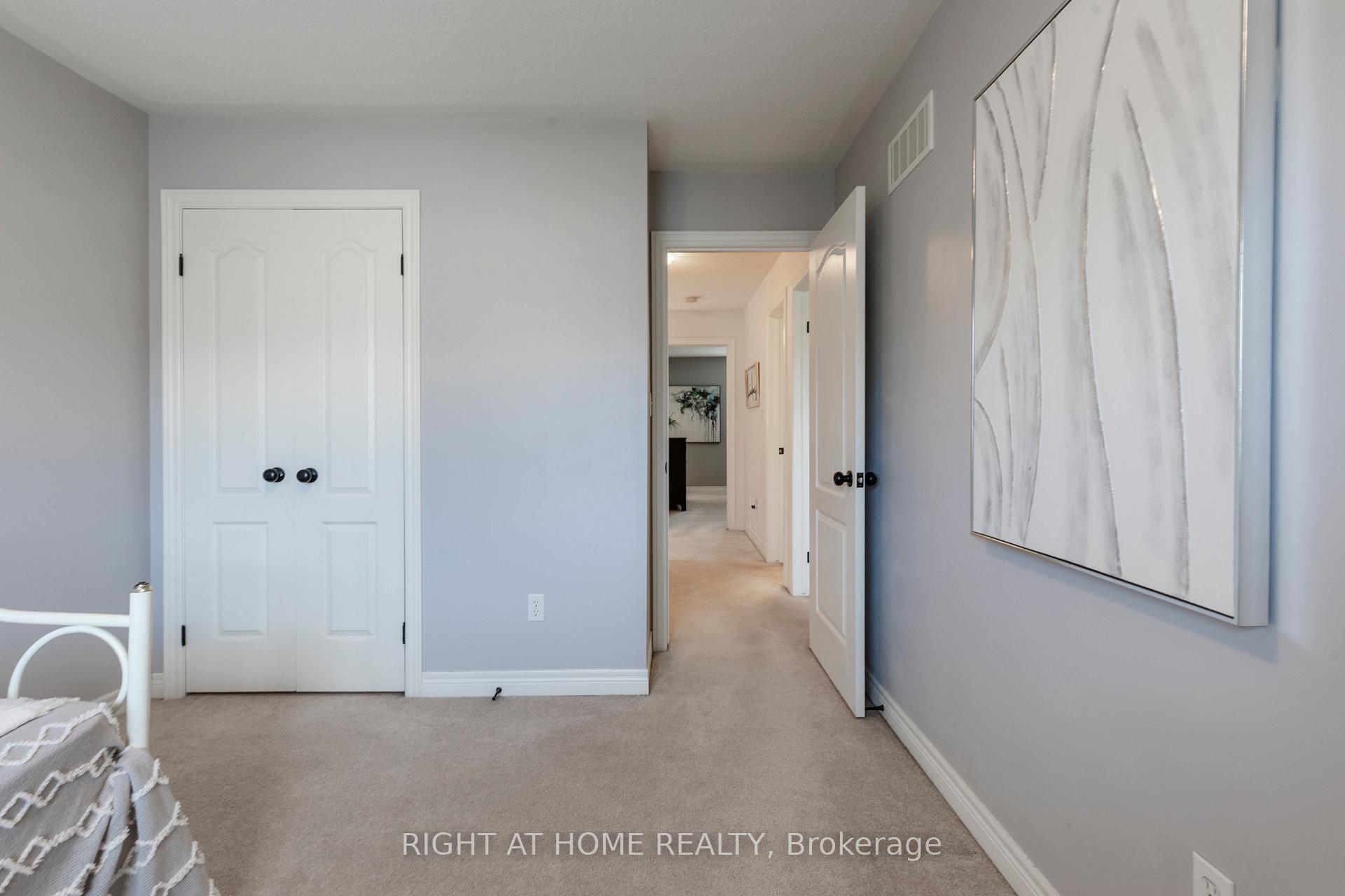 Photo 36 of 56 Marina Point Crescent, Hamilton, Stoney Creek — HOMEH
