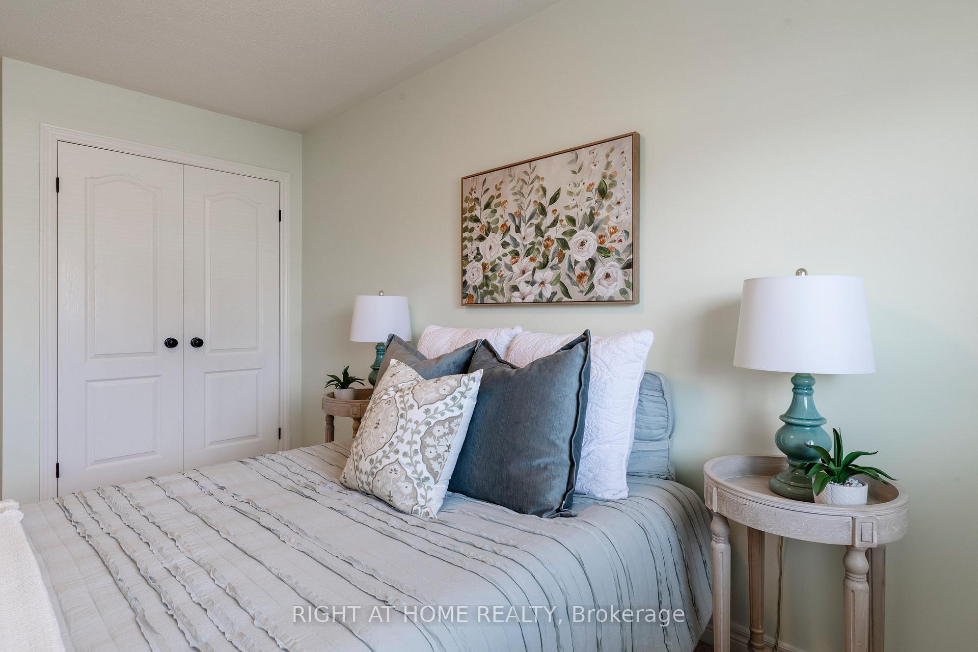 Photo 38 of 56 Marina Point Crescent, Hamilton, Stoney Creek — HOMEH