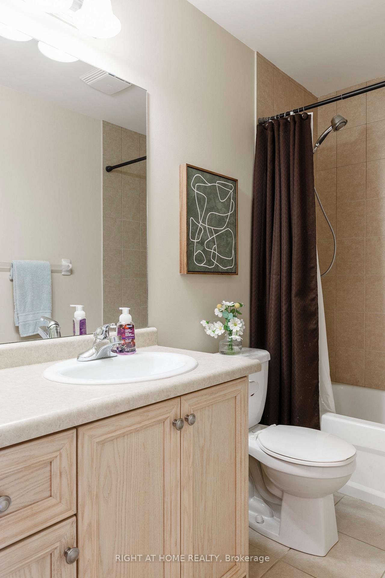 Photo 42 of 56 Marina Point Crescent, Hamilton, Stoney Creek — HOMEH