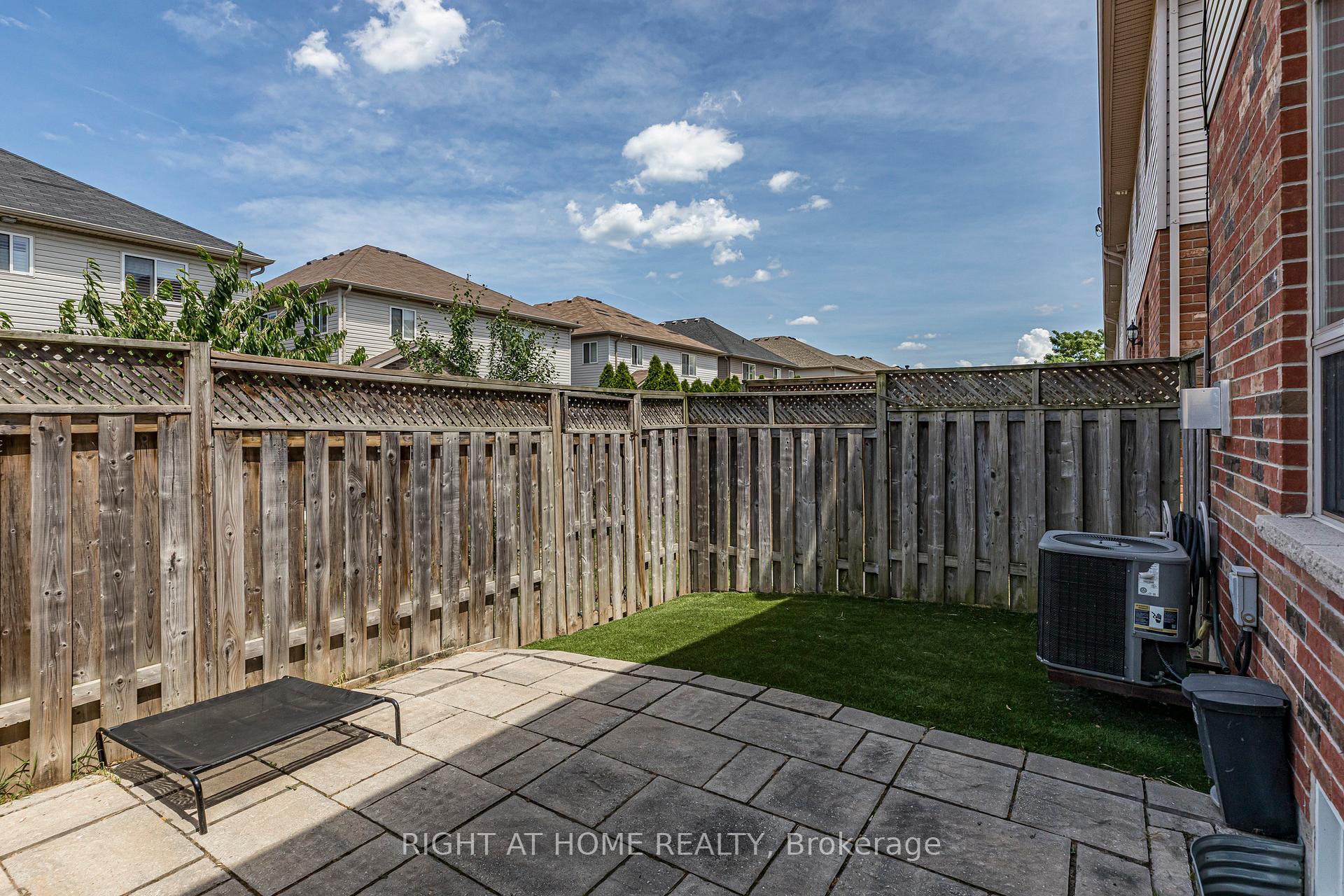 Photo 43 of 56 Marina Point Crescent, Hamilton, Stoney Creek — HOMEH