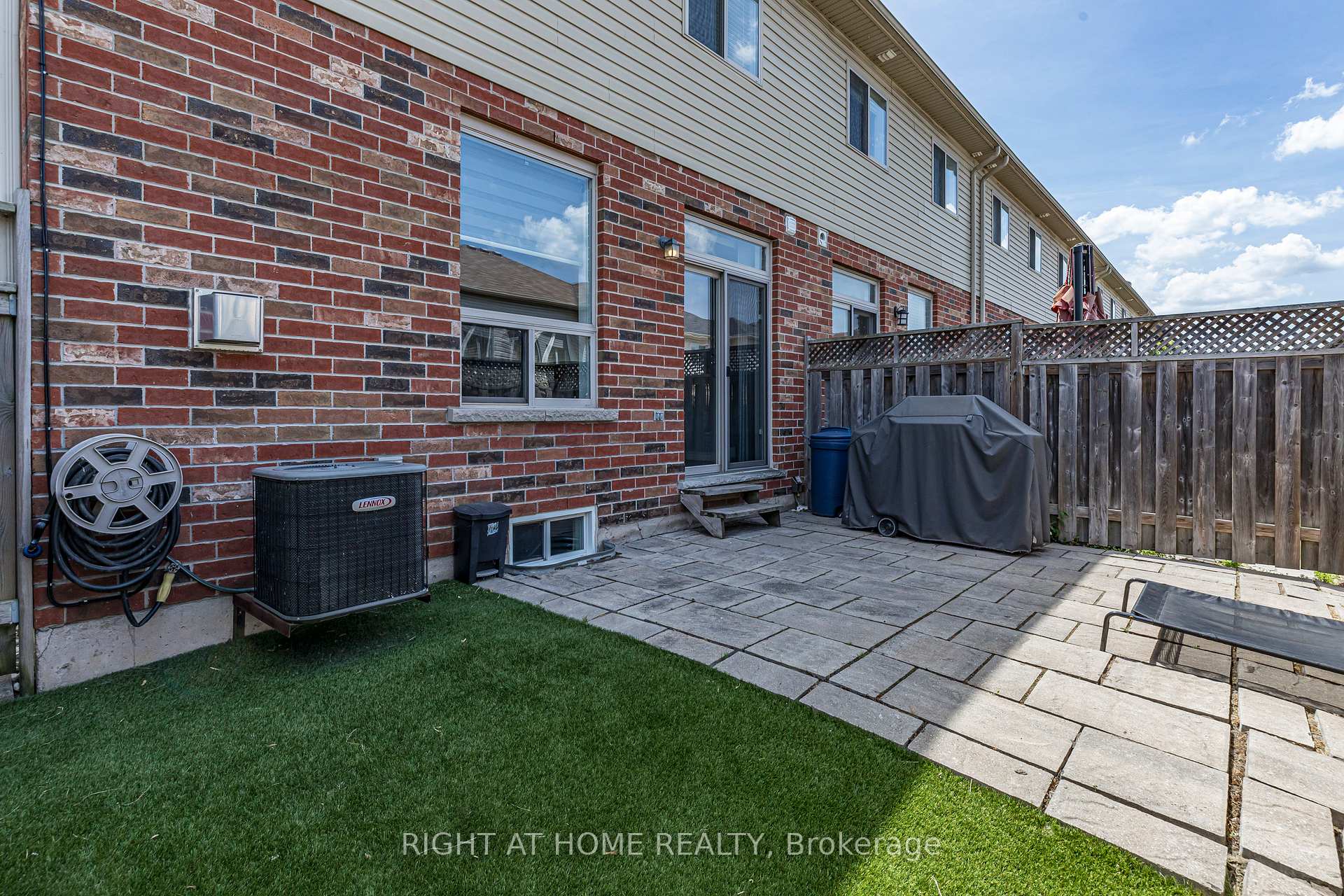Photo 44 of 56 Marina Point Crescent, Hamilton, Stoney Creek — HOMEH