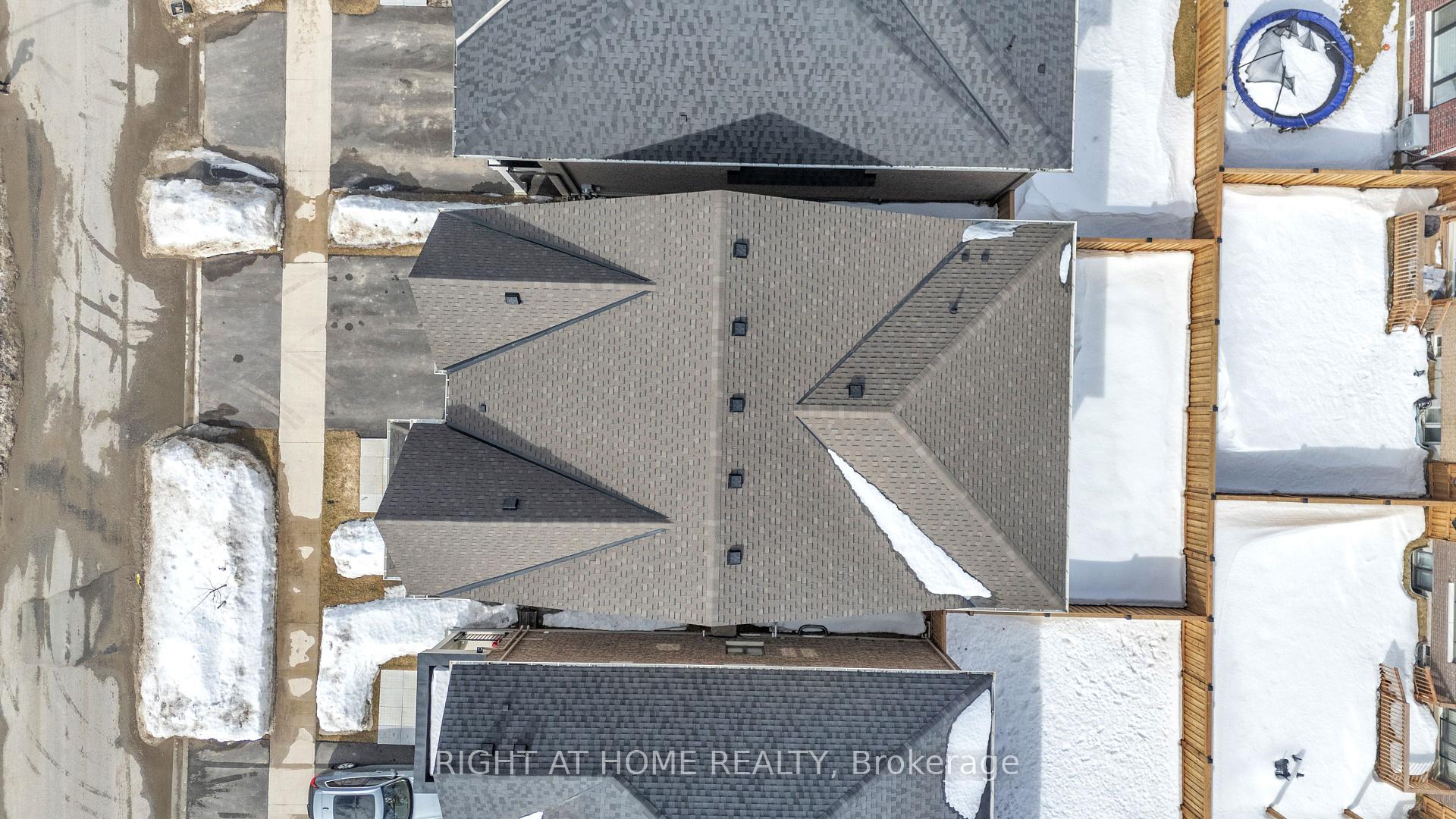 Photo 3 of 128 Durham Avenue, Barrie, Rural Barrie Southeast — HOMEH