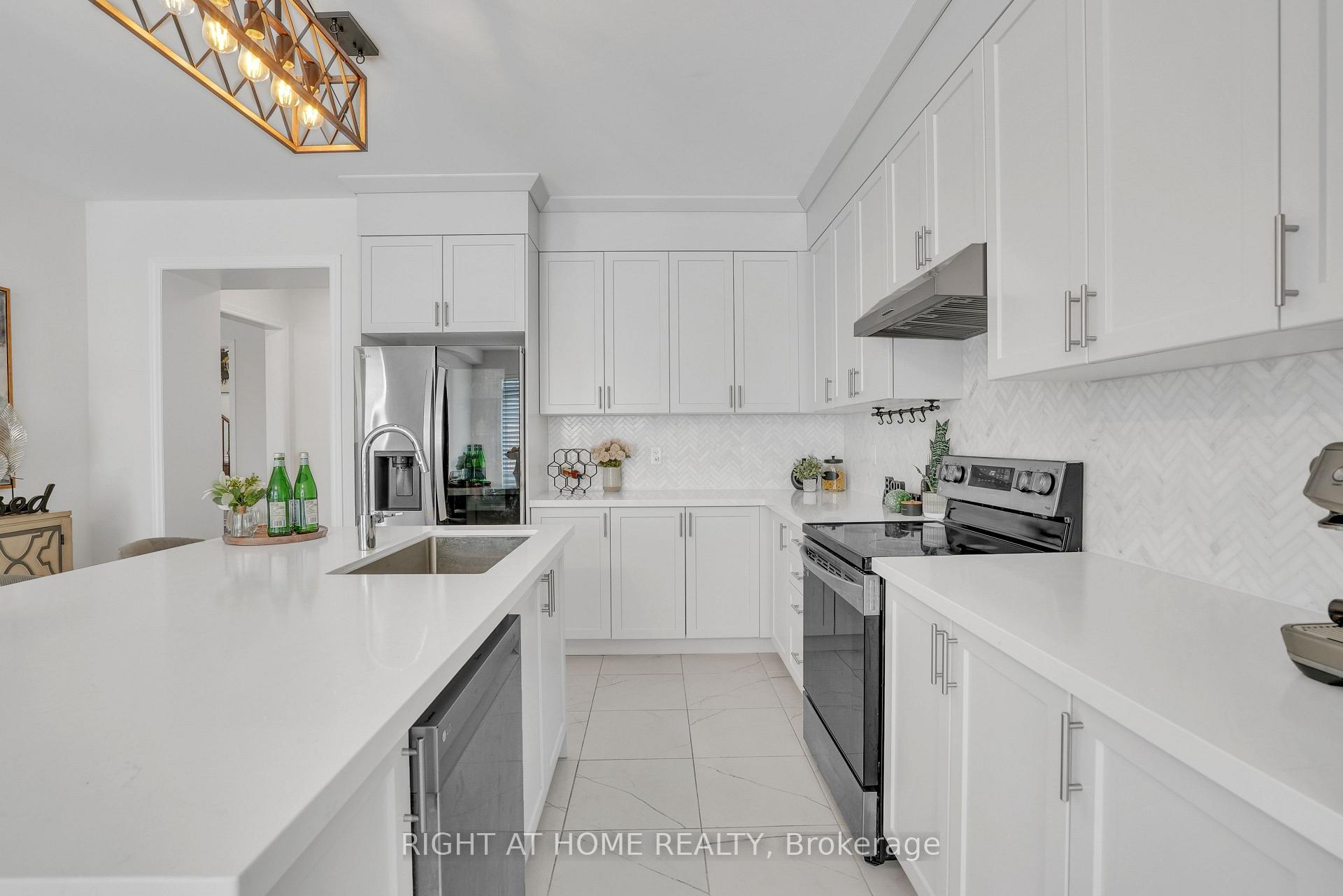 Photo 14 of 128 Durham Avenue, Barrie, Rural Barrie Southeast — HOMEH
