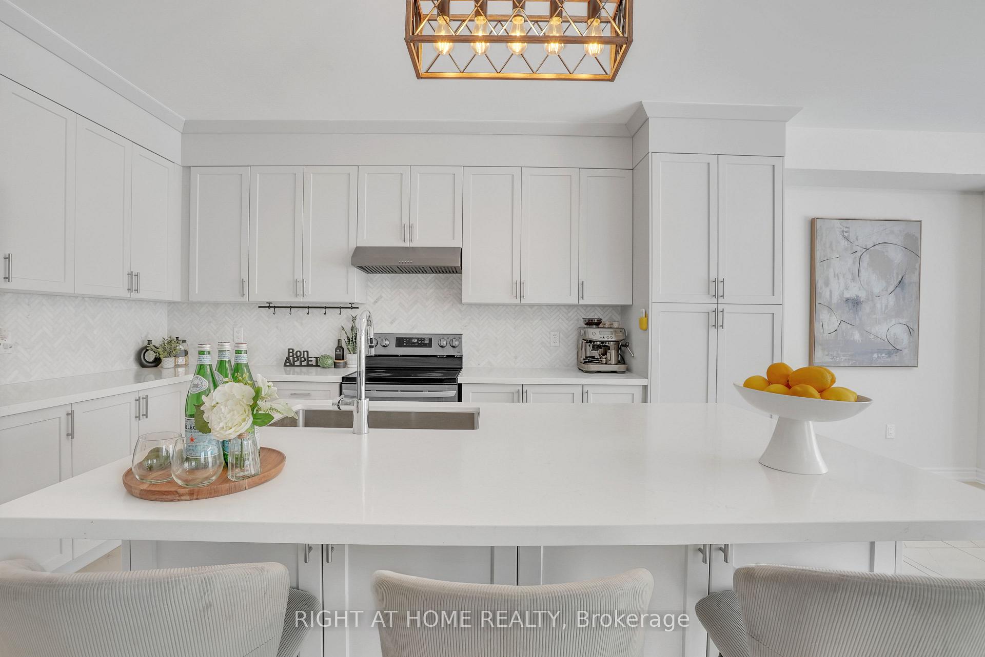 Photo 16 of 128 Durham Avenue, Barrie, Rural Barrie Southeast — HOMEH