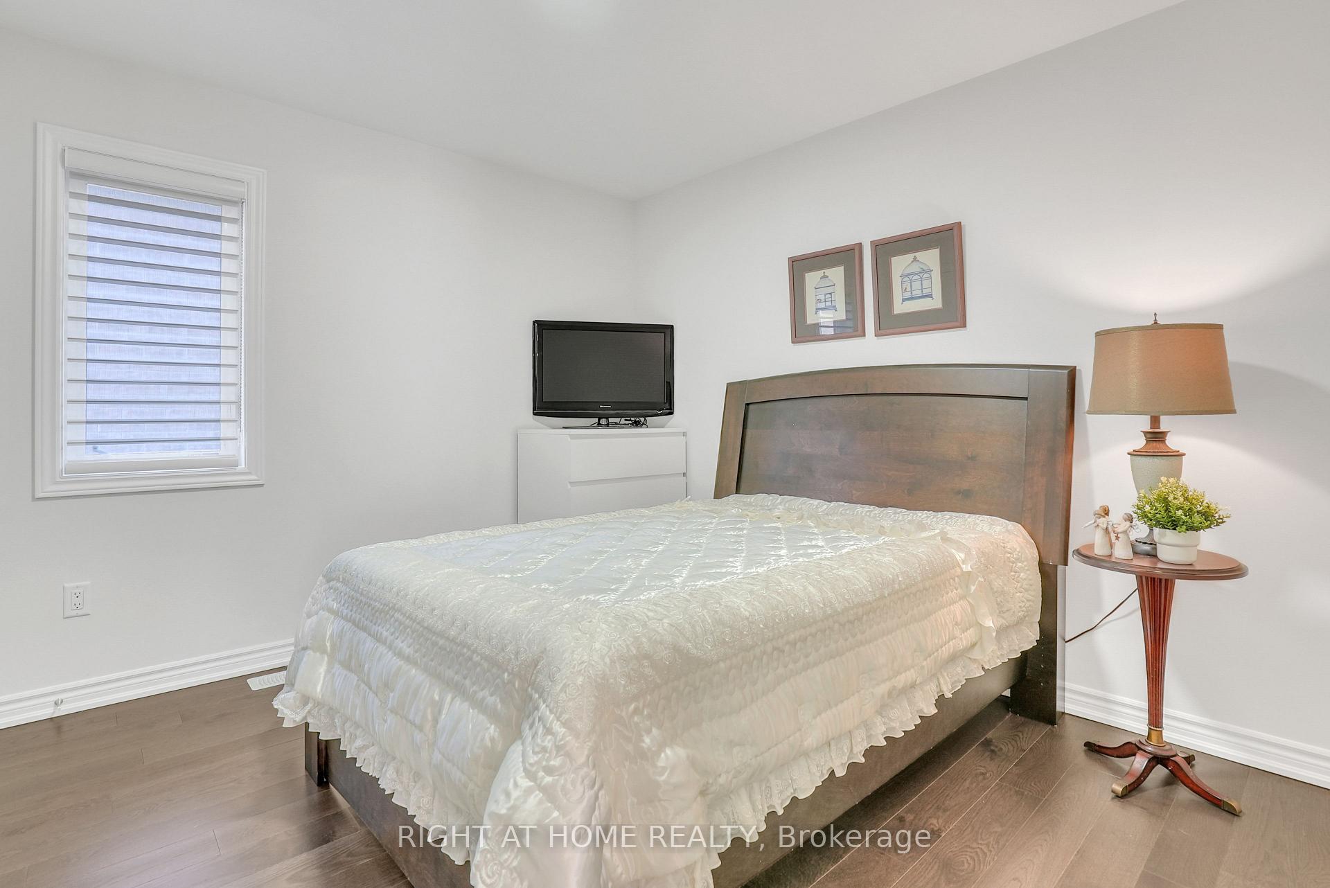 Photo 32 of 128 Durham Avenue, Barrie, Rural Barrie Southeast — HOMEH