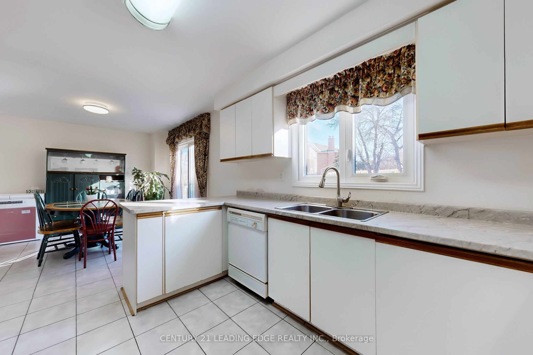 Photo 57 of 73 Hullrick Drive, Etobicoke, West Humber-Clairville — HOMEH