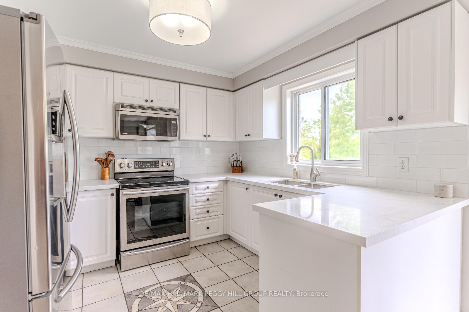 Photo 5 of 20 Dunnett Drive, Barrie, Ardagh — HOMEH