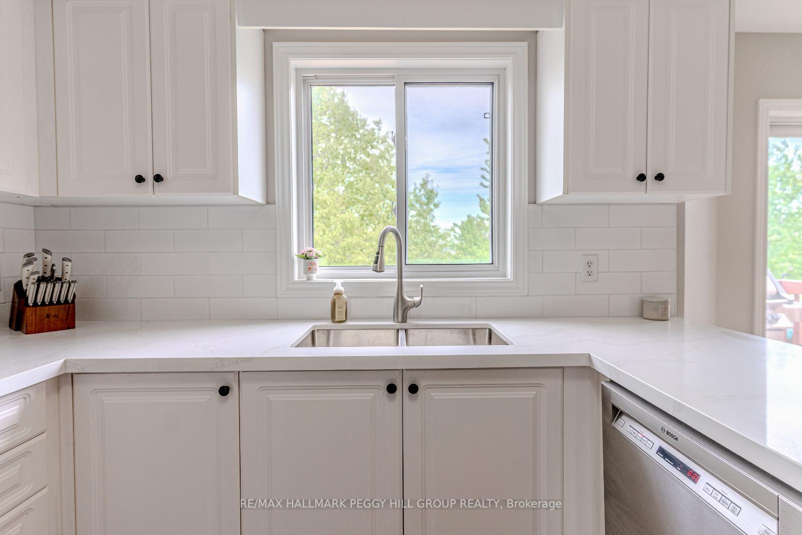 Photo 6 of 20 Dunnett Drive, Barrie, Ardagh — HOMEH