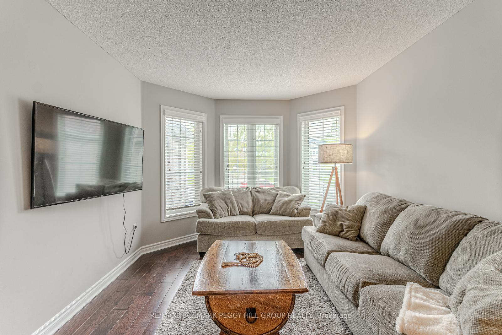 Photo 12 of 20 Dunnett Drive, Barrie, Ardagh — HOMEH